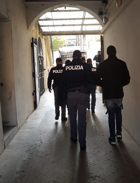 Mantova PoliziaStatale Pluripregiudicato-31Luglio