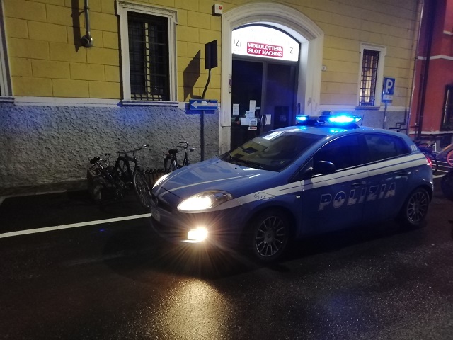 Mantova PoliziaStatale SpaccioSalaSLotPiazzaArche-11Novembre1