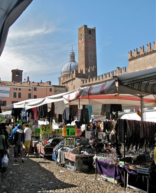 Mantova MercatoSettimanale PiazzaSordello1