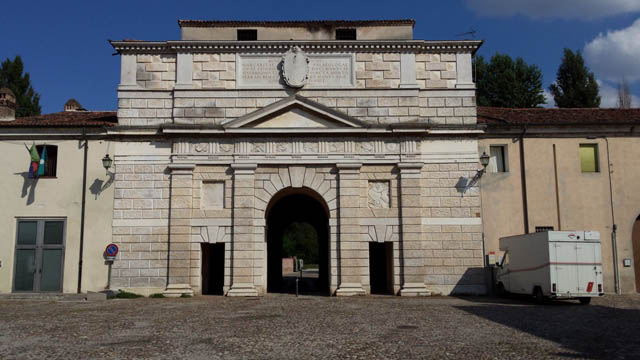 Mantova Cittadella PortaGiulia1