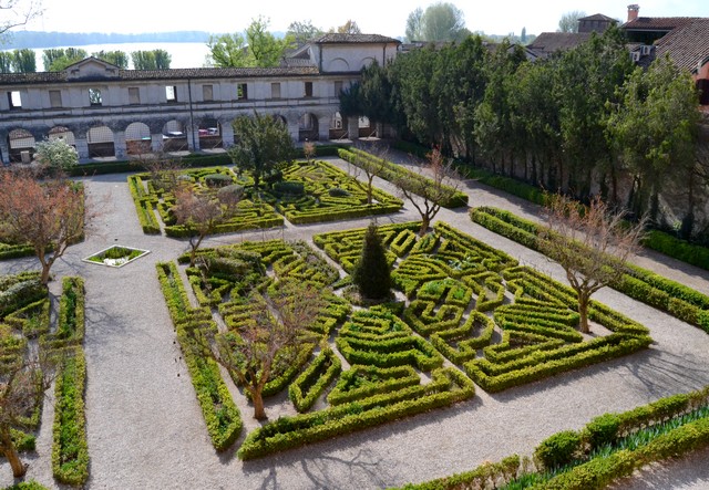 Mantova PalazzoDucale36 GiardinoSemplici2