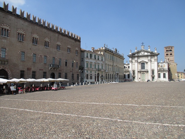 Mantova PiazzaSordello4