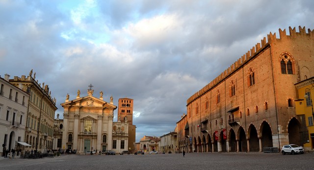 Mantova PiazzaSordello9