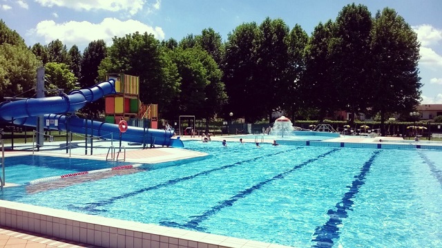 PortoMantovano Piscina1