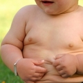 Obesità, troppa 'pancetta' nei bambini aumenta rischi del cuore già a 10 anni